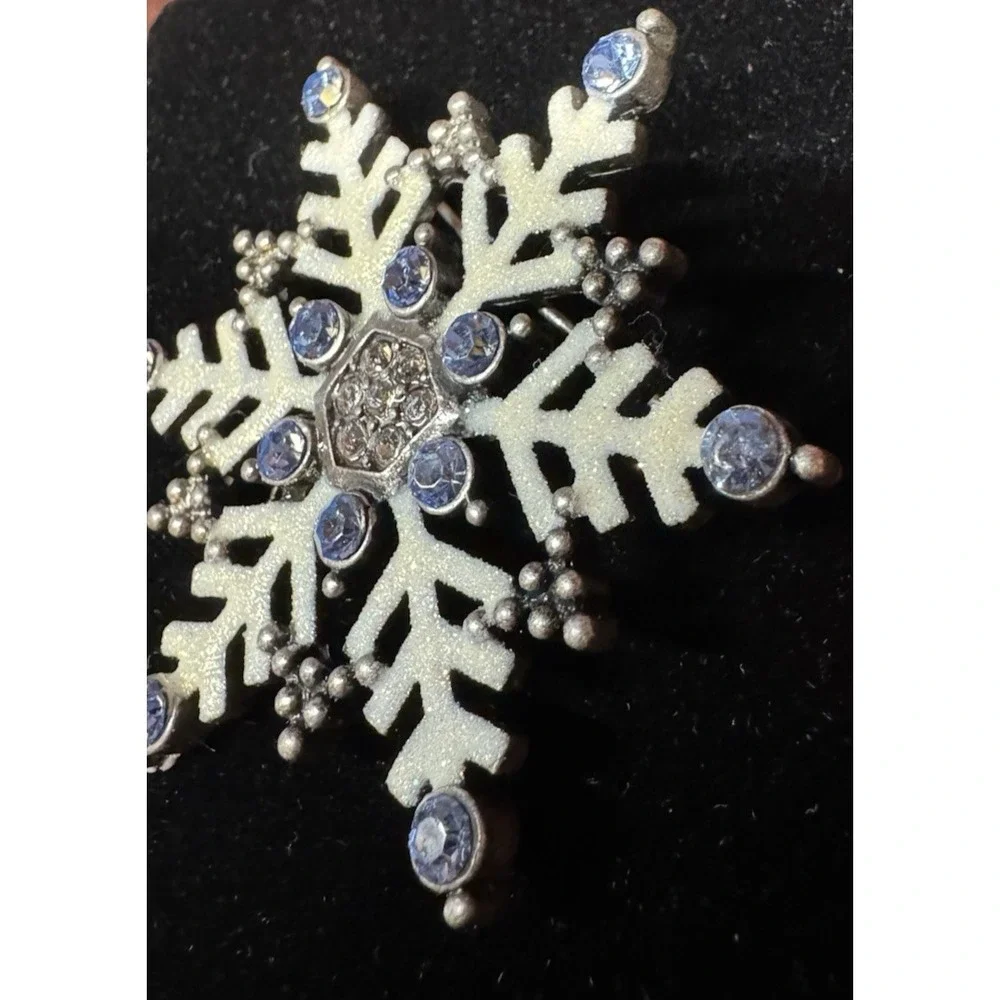 Vintage Snowflake Brooch Silver Tone Blue Rhinestone Enamel Winter Pin Marked KC